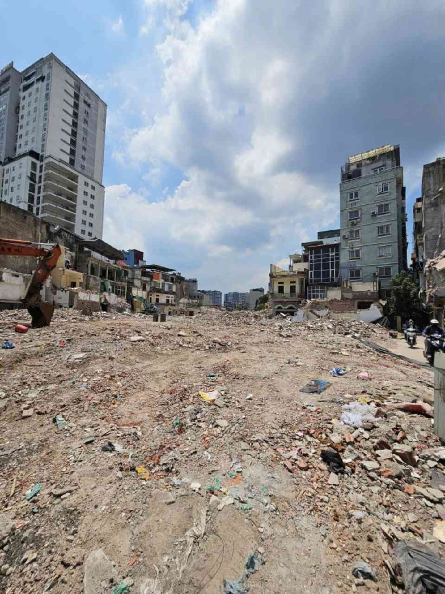 Bán nhà Nguyễn Trãi - diện tích 39m2 5 tầng - Nhà đẹp, sát đường 2.5 đang mở - giá 10,5 tỷ