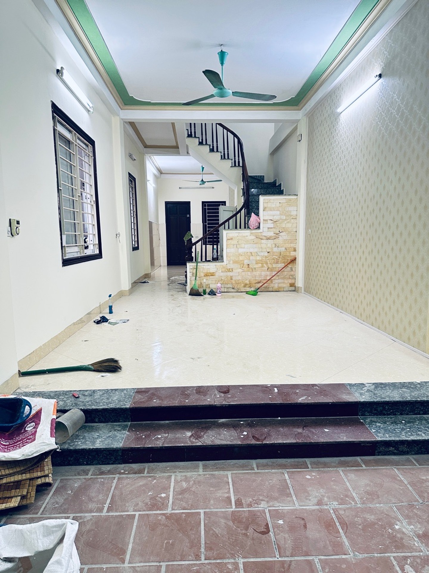 Bán nhà Lê Trọng Tấn - diện tích 59m2 2 tầng - Lô góc, gần ô tô - giá 4 tỷ