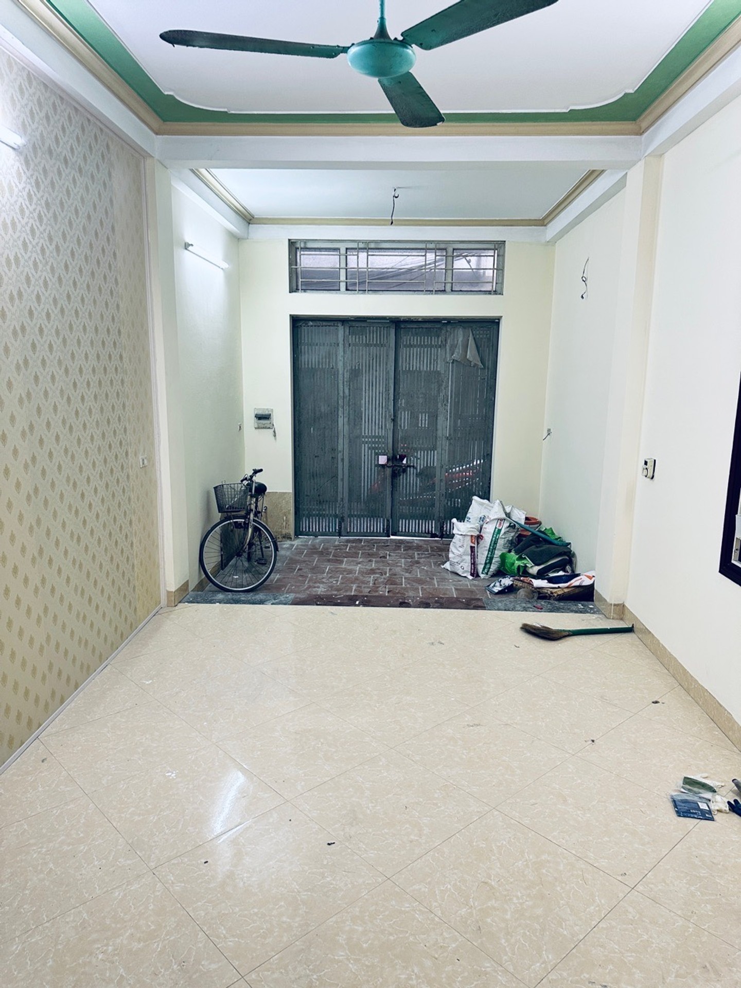 Bán nhà Lê Trọng Tấn - diện tích 59m2 2 tầng - Lô góc, gần ô tô - giá 4 tỷ