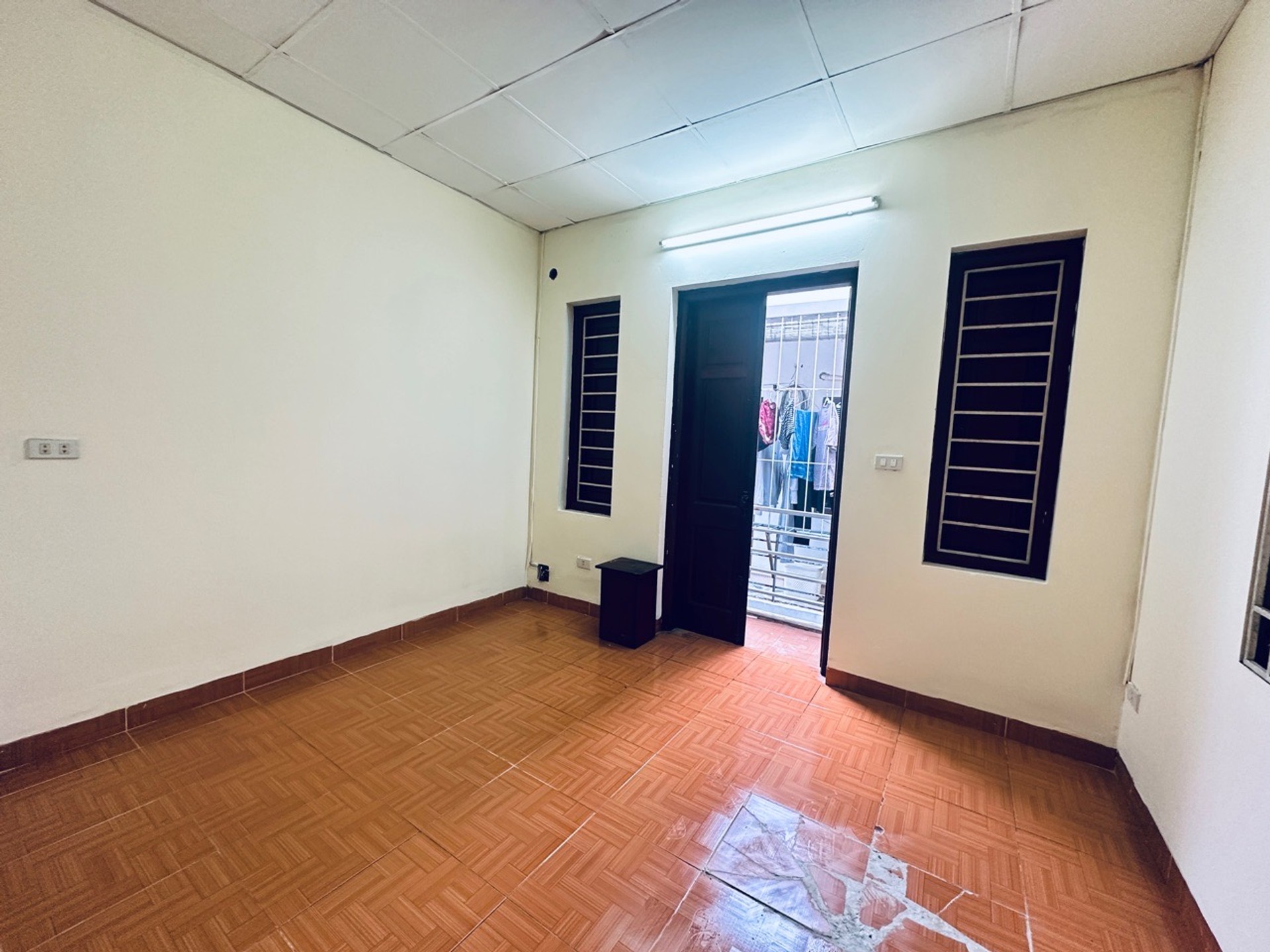 Bán nhà Lê Trọng Tấn - diện tích 59m2 2 tầng - Lô góc, gần ô tô - giá 4 tỷ