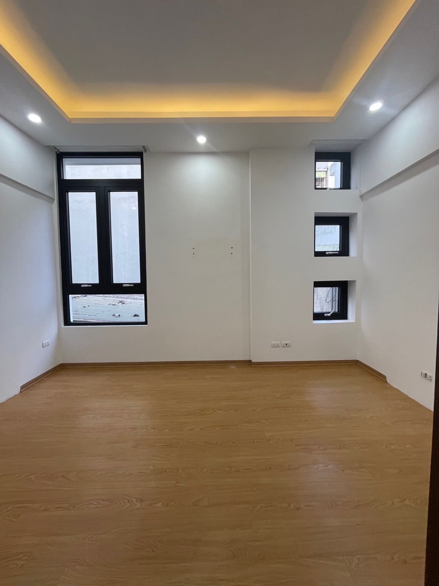 Bán nhà Bằng B - diện tích 40m2 4 tầng - Ô TÔ ĐỖ CÁCH NHÀ 5M - giá 11 tỷ
