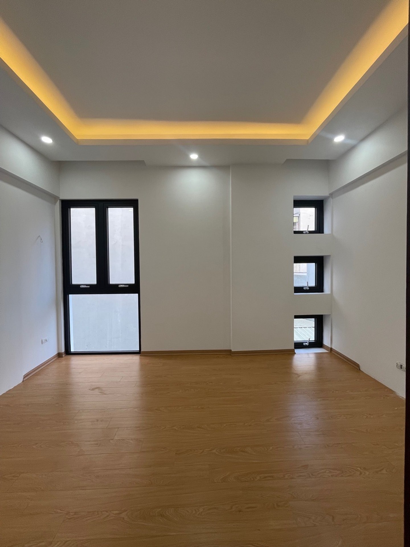 Bán nhà Bằng B - diện tích 40m2 4 tầng - Ô TÔ ĐỖ CÁCH NHÀ 5M - giá 11 tỷ
