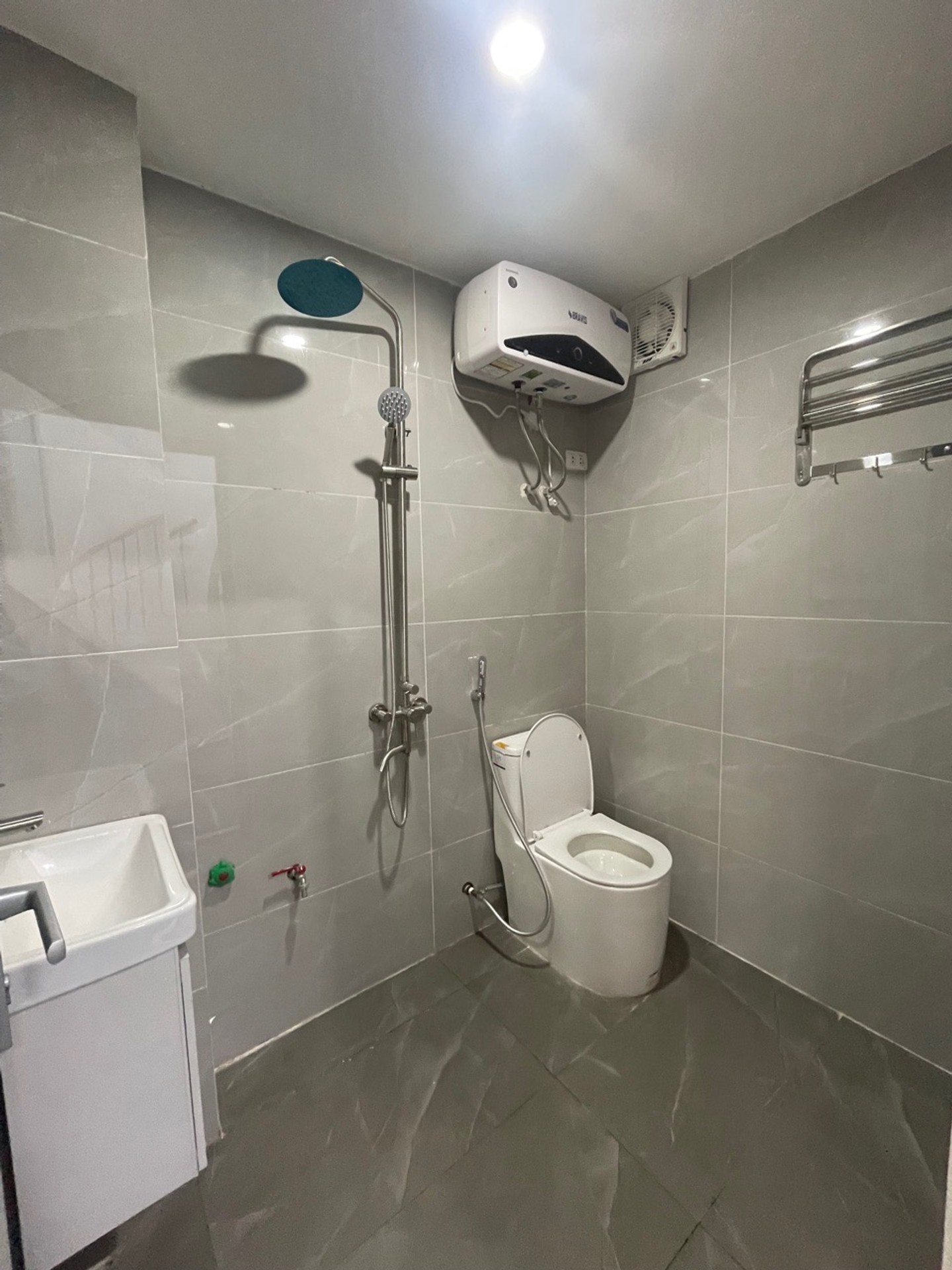 Bán nhà Bằng B - diện tích 40m2 4 tầng - Ô TÔ ĐỖ CÁCH NHÀ 5M - giá 11 tỷ