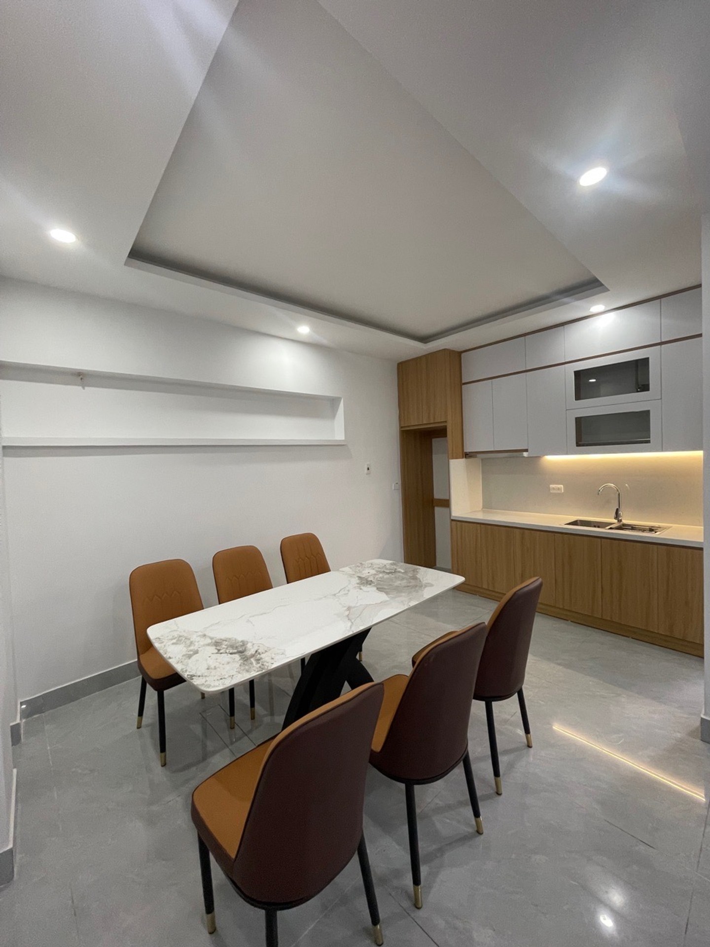 Bán nhà Bằng B - diện tích 40m2 4 tầng - Ô TÔ ĐỖ CÁCH NHÀ 5M - giá 11 tỷ
