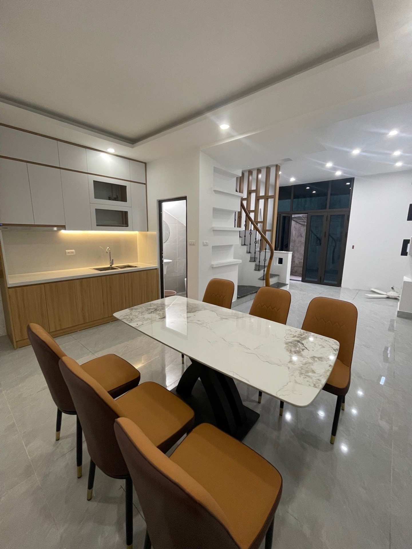 Bán nhà Bằng B - diện tích 40m2 4 tầng - Ô TÔ ĐỖ CÁCH NHÀ 5M - giá 11 tỷ