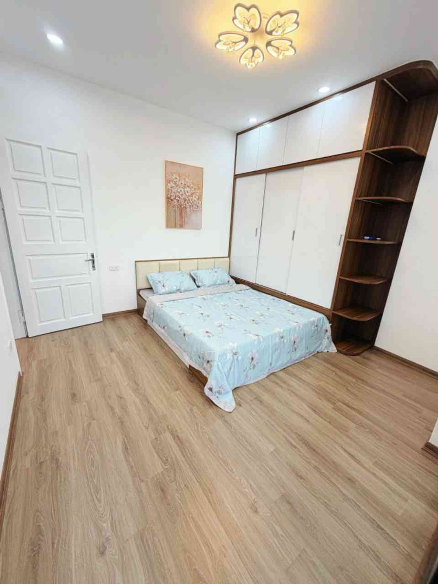 Bán nhà Vĩnh Hoàng - diện tích 60m2 13 tầng - Ô tô đỗ chân tòa nhà - giá 4,8 tỷ