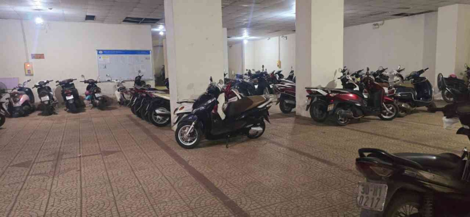 Bán nhà Vĩnh Hoàng - diện tích 60m2 13 tầng - Ô tô đỗ chân tòa nhà - giá 4,8 tỷ