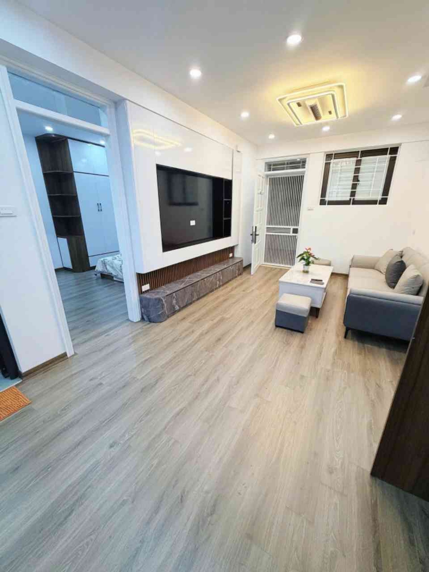 Bán nhà Vĩnh Hoàng - diện tích 60m2 13 tầng - Ô tô đỗ chân tòa nhà - giá 4,8 tỷ