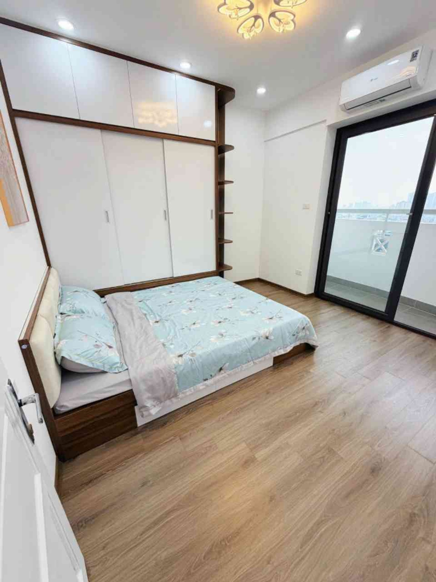 Bán nhà Vĩnh Hoàng - diện tích 60m2 13 tầng - Ô tô đỗ chân tòa nhà - giá 4,8 tỷ