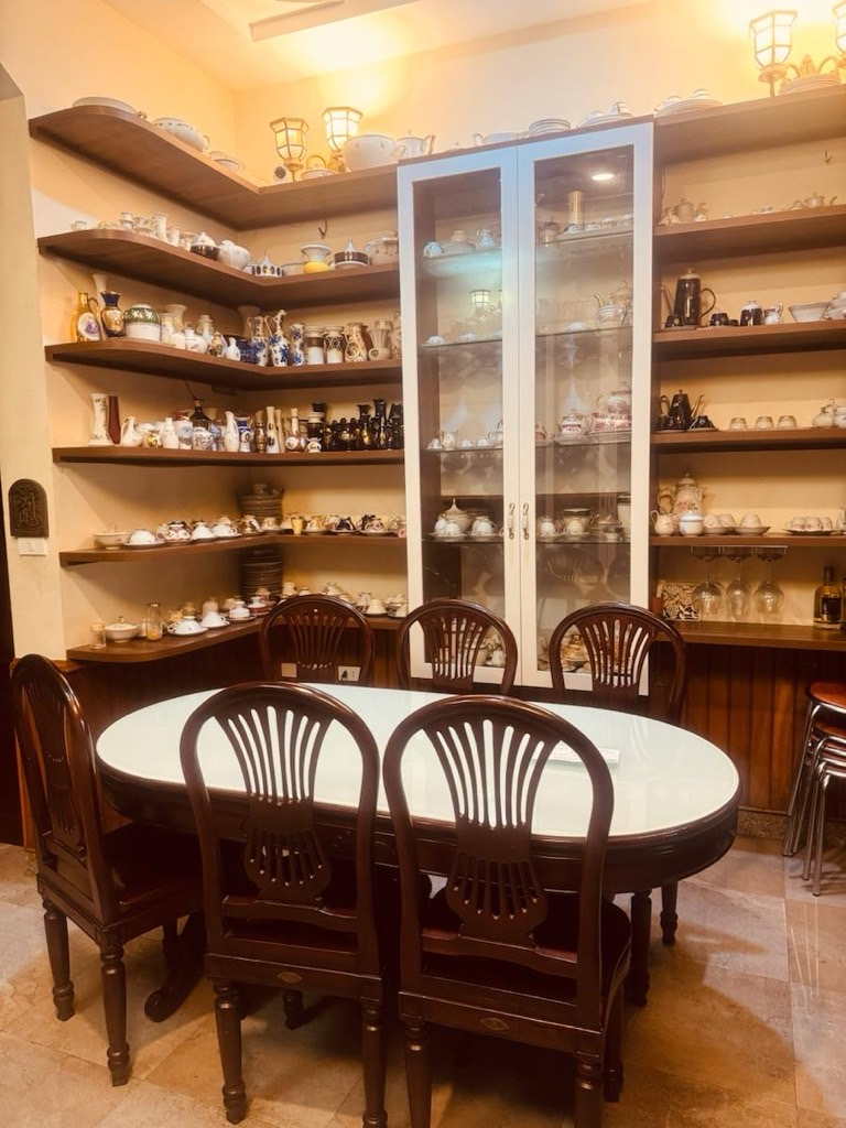 Bán nhà Hồ Ba Mâu - diện tích 99m2 4 tầng - Mặt phố lô góc - giá 33 tỷ