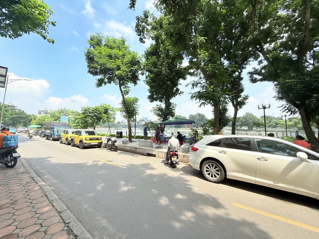 Bán nhà Hồ Ba Mâu - diện tích 99m2 4 tầng - Mặt phố lô góc - giá 33 tỷ