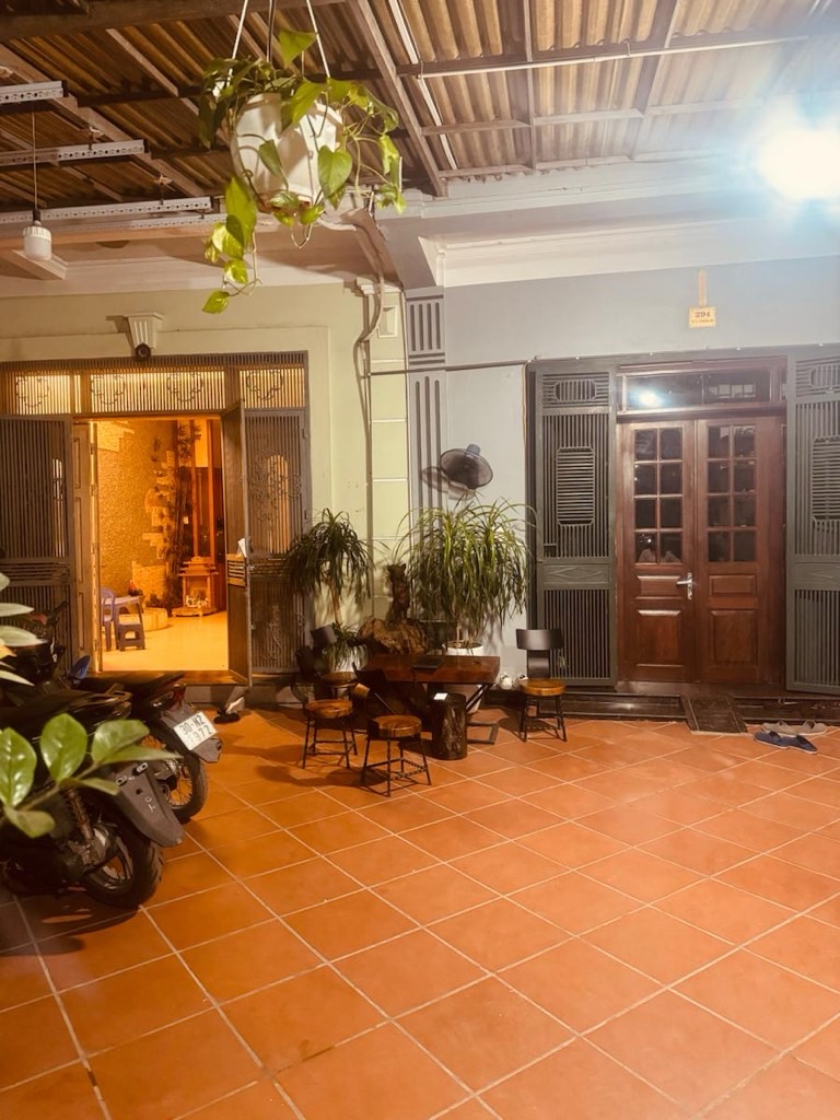 Bán nhà Hồ Ba Mâu - diện tích 99m2 4 tầng - Mặt phố lô góc - giá 33 tỷ