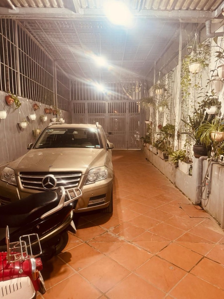 Bán nhà Hồ Ba Mâu - diện tích 99m2 4 tầng - Mặt phố lô góc - giá 33 tỷ