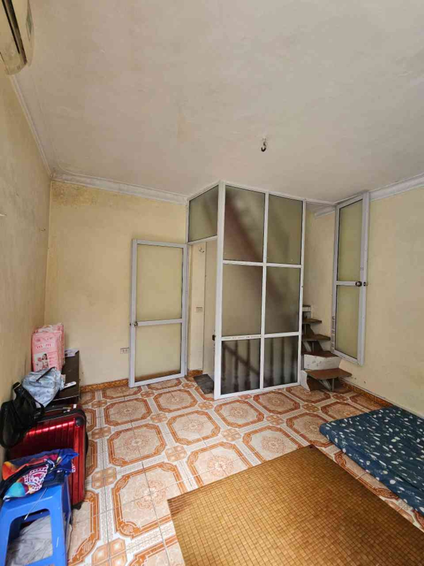 Bán nhà Hoàng Mai - diện tích 20m2 3 tầng - ô tô đỗ cửa - giá 4,8 tỷ