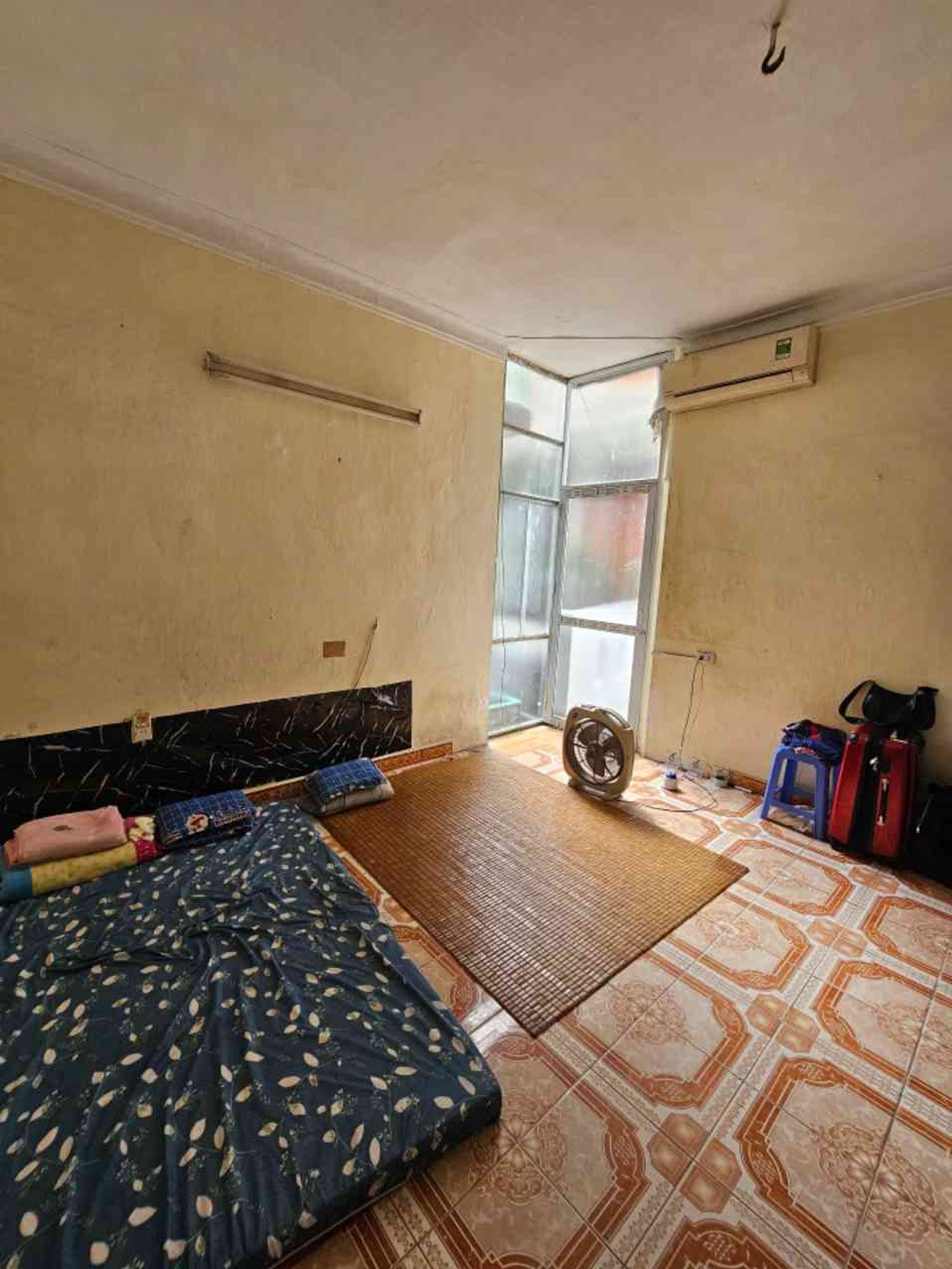 Bán nhà Hoàng Mai - diện tích 20m2 3 tầng - ô tô đỗ cửa - giá 4,8 tỷ