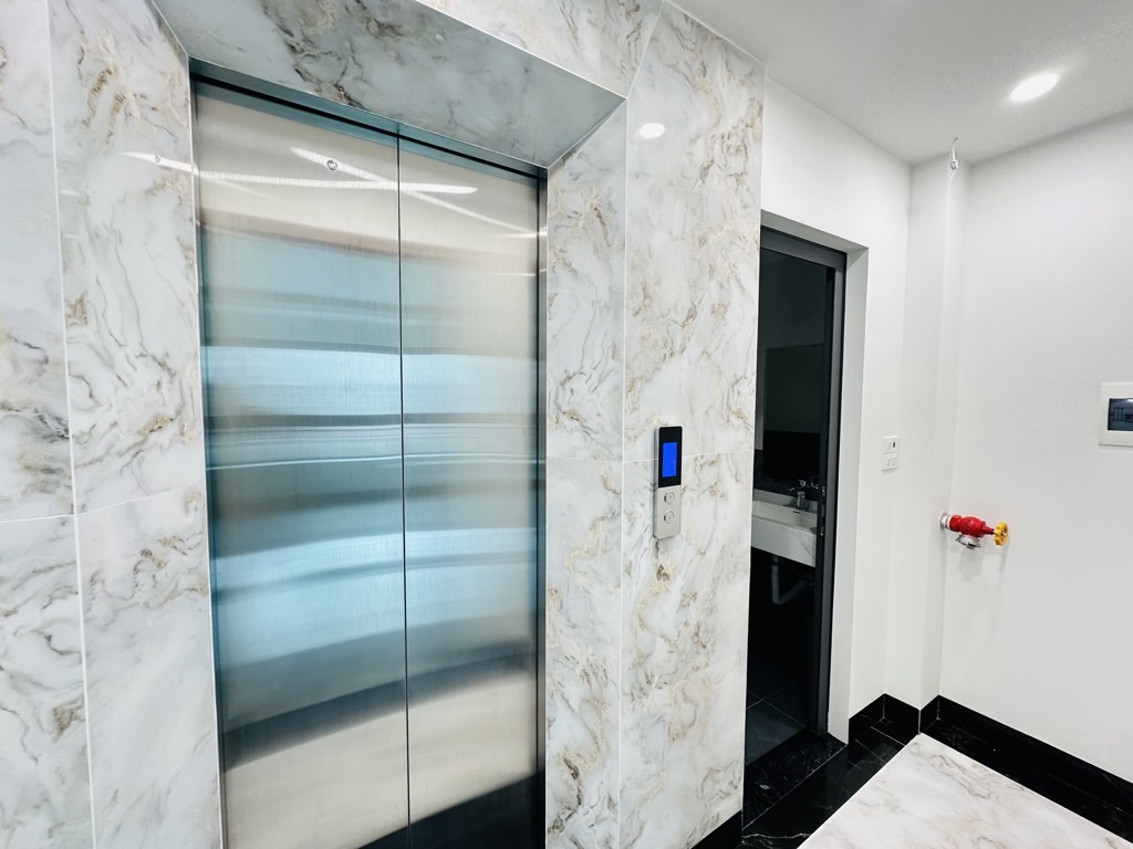 Bán nhà Ngõ Thổ Quan - diện tích 50m2 7 tầng - Gara ô tô, thang máy - giá 25 tỷ