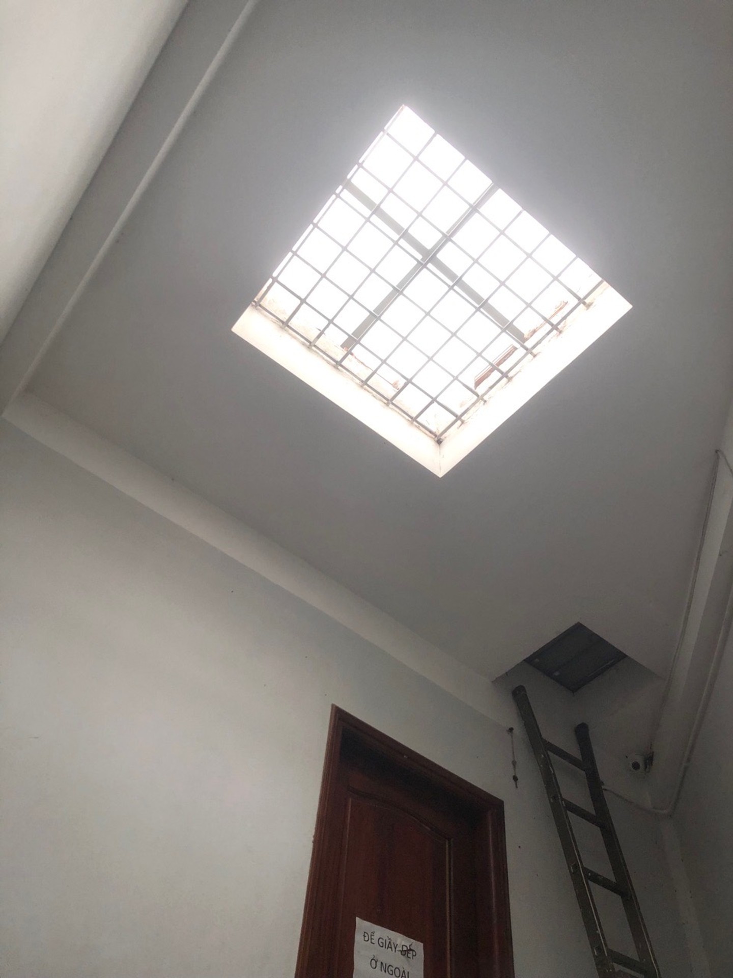 Bán nhà Bạch Mai - diện tích 42m2 5 tầng - Ô tô tránh - giá 10,6 tỷ