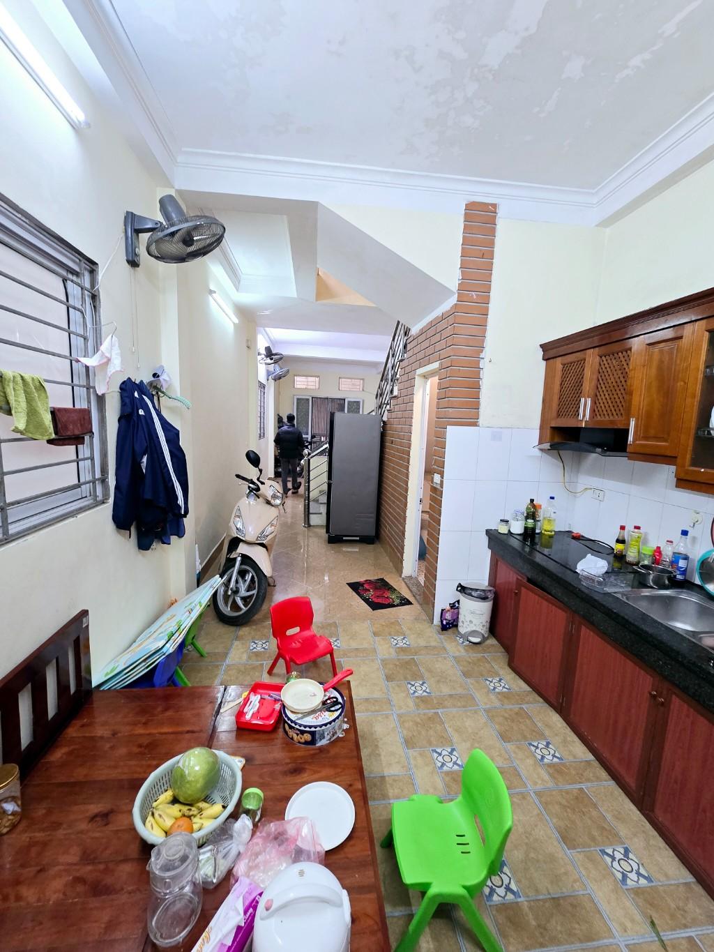 Bán nhà Lê Trọng Tấn - diện tích 43m2 2 tầng - Lô góc, gần ô tô - giá 2,65 tỷ