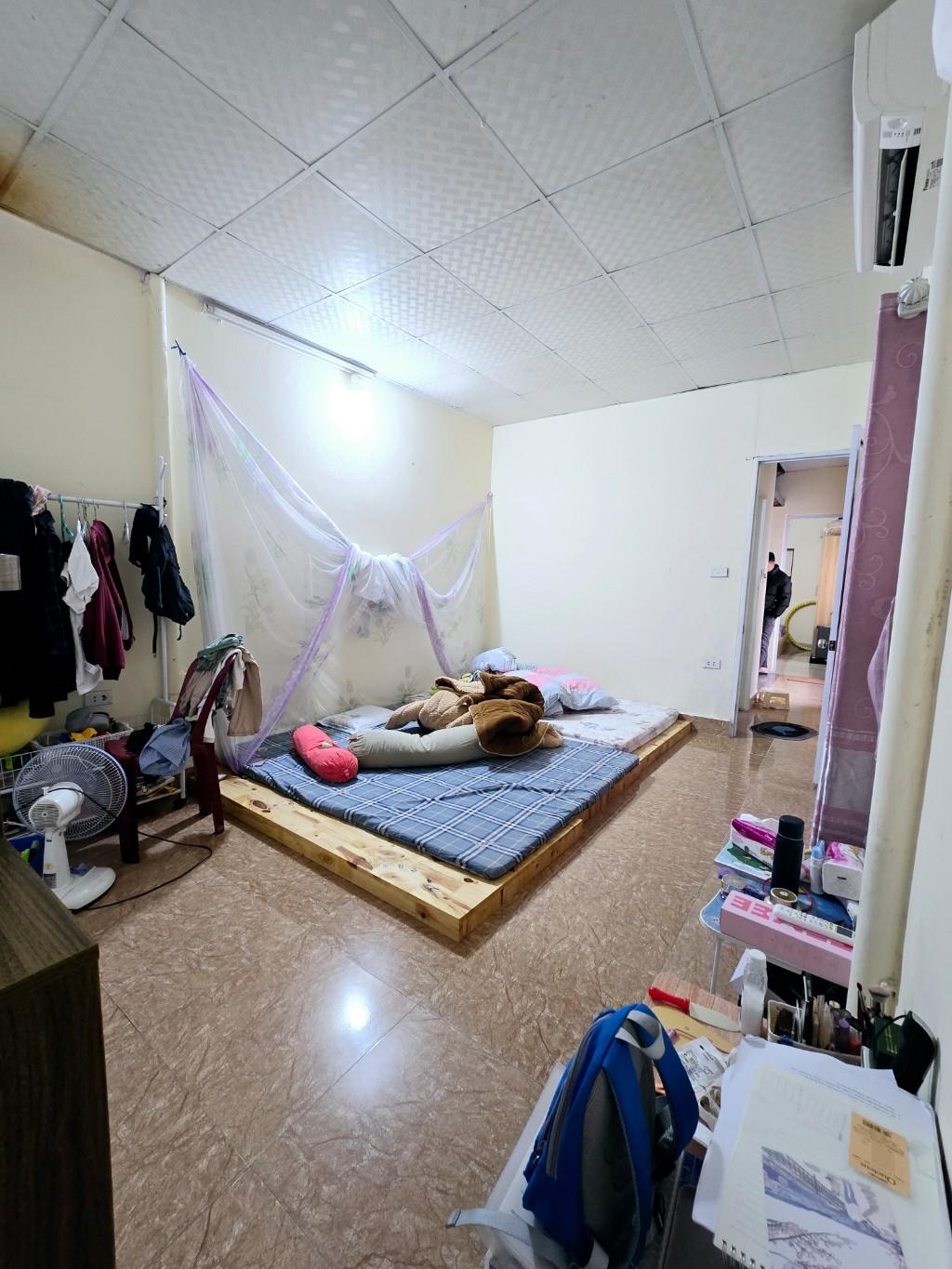 Bán nhà Lê Trọng Tấn - diện tích 43m2 2 tầng - Lô góc, gần ô tô - giá 2,65 tỷ