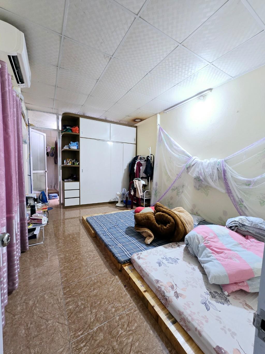 Bán nhà Lê Trọng Tấn - diện tích 43m2 2 tầng - Lô góc, gần ô tô - giá 2,65 tỷ