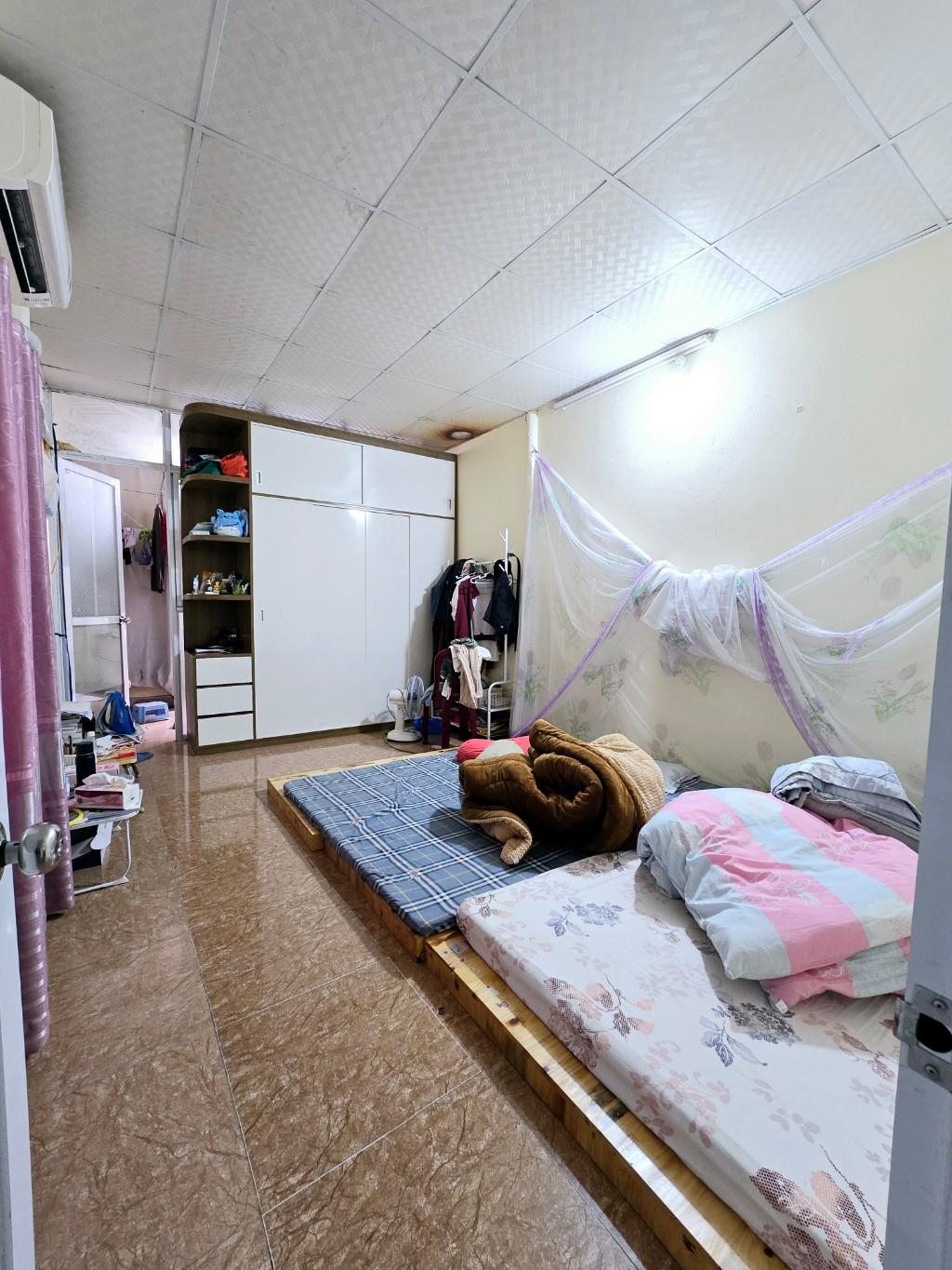 Bán nhà Lê Trọng Tấn - diện tích 43m2 2 tầng - Lô góc, gần ô tô - giá 2,65 tỷ