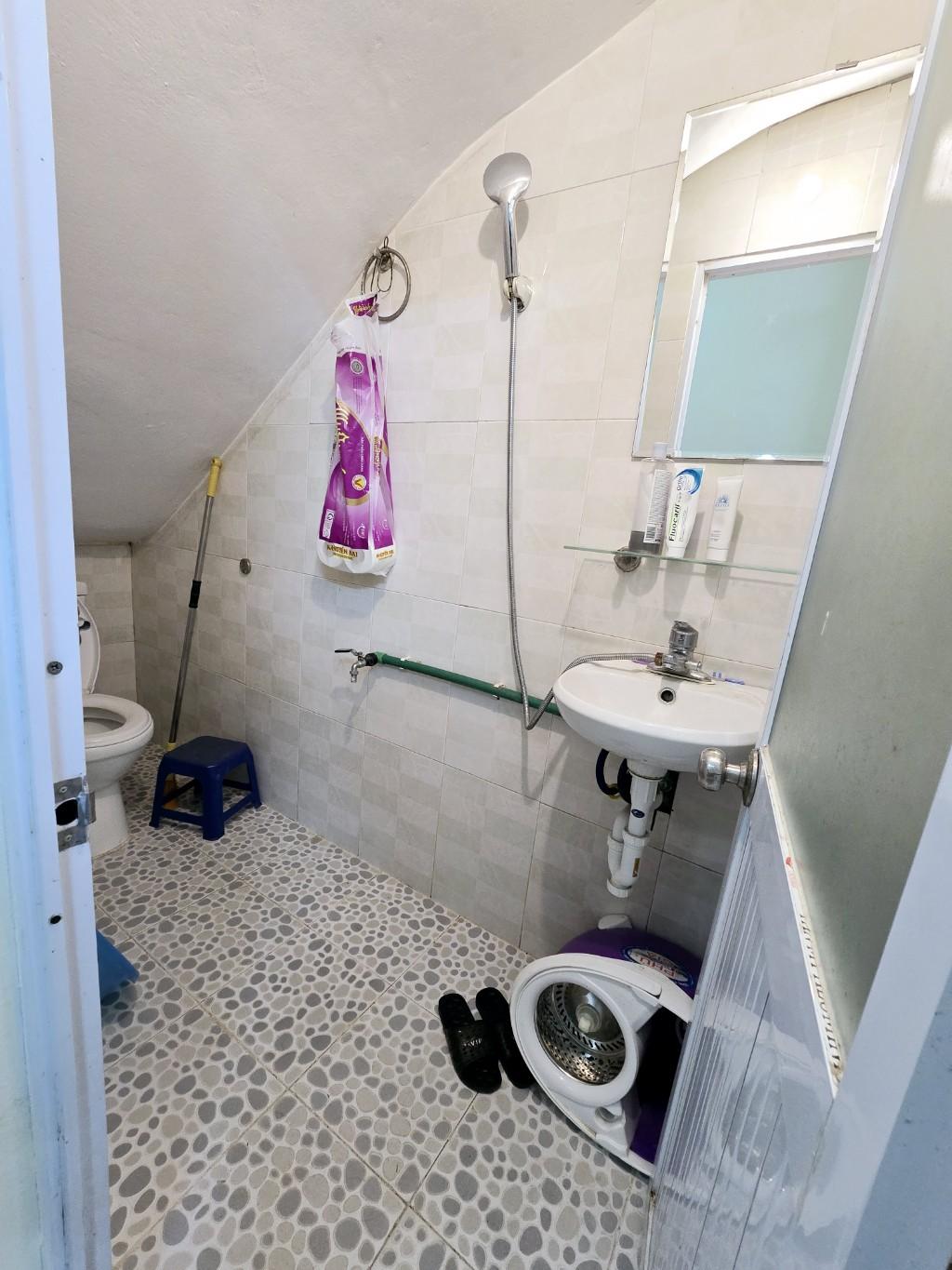 Bán nhà Lê Trọng Tấn - diện tích 43m2 2 tầng - Lô góc, gần ô tô - giá 2,65 tỷ