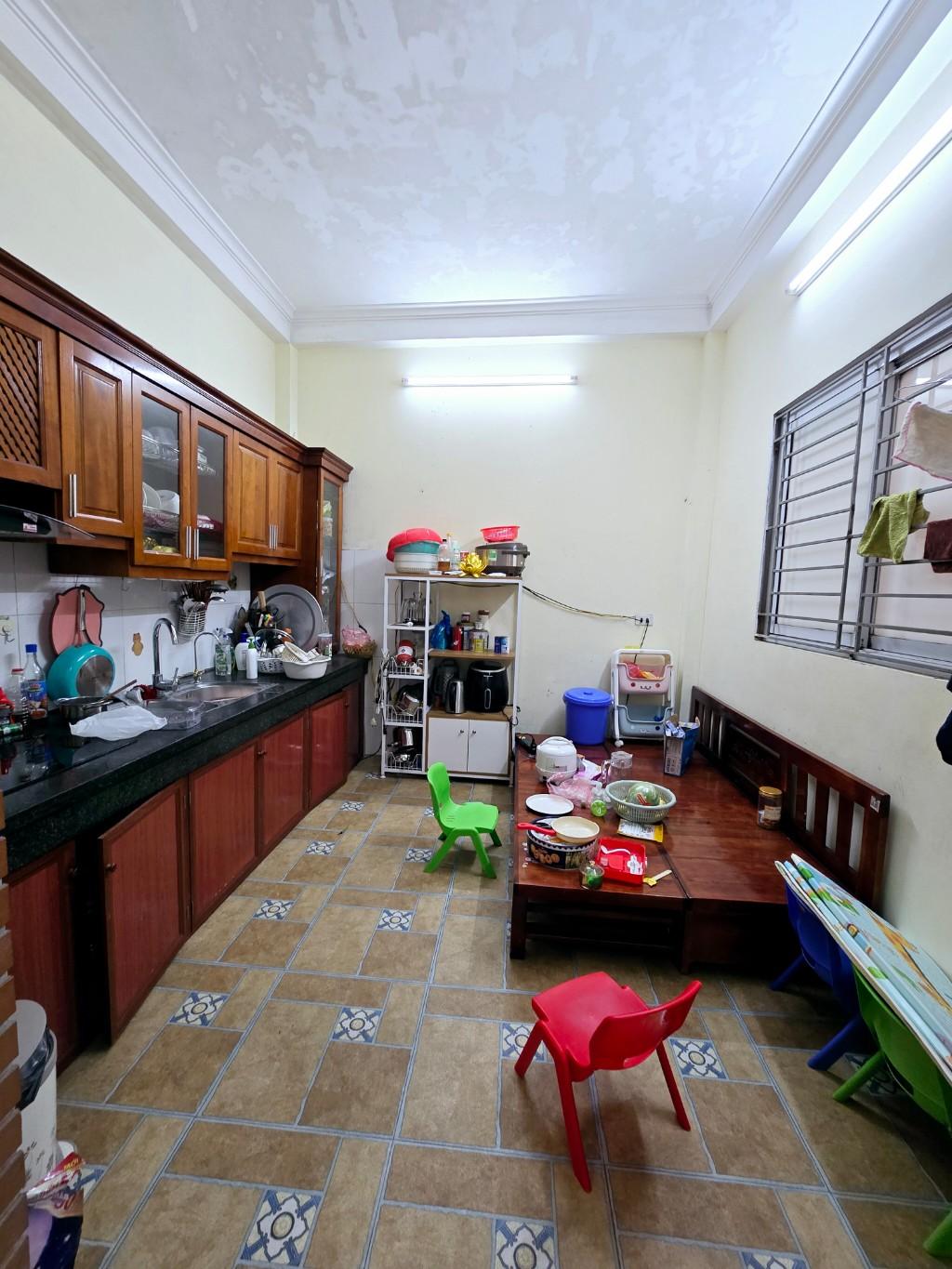 Bán nhà Lê Trọng Tấn - diện tích 43m2 2 tầng - Lô góc, gần ô tô - giá 2,65 tỷ