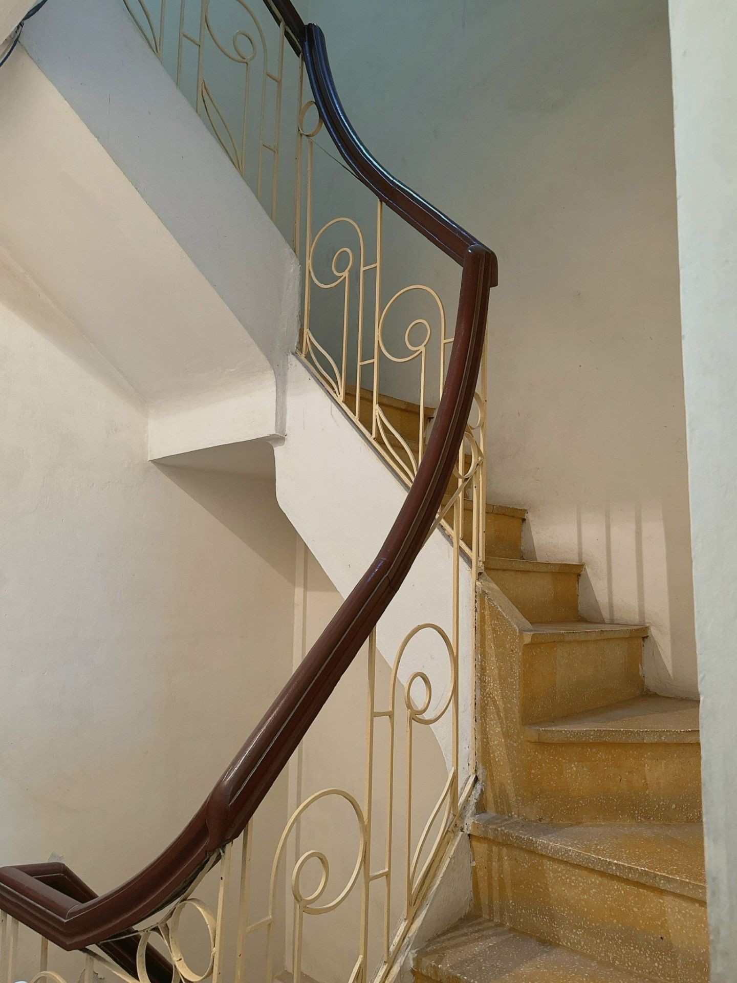 Bán nhà Nguyên Hồng - diện tích 33.4m2 4 tầng - Nhà hai mặt thoáng - giá 26,5 tỷ