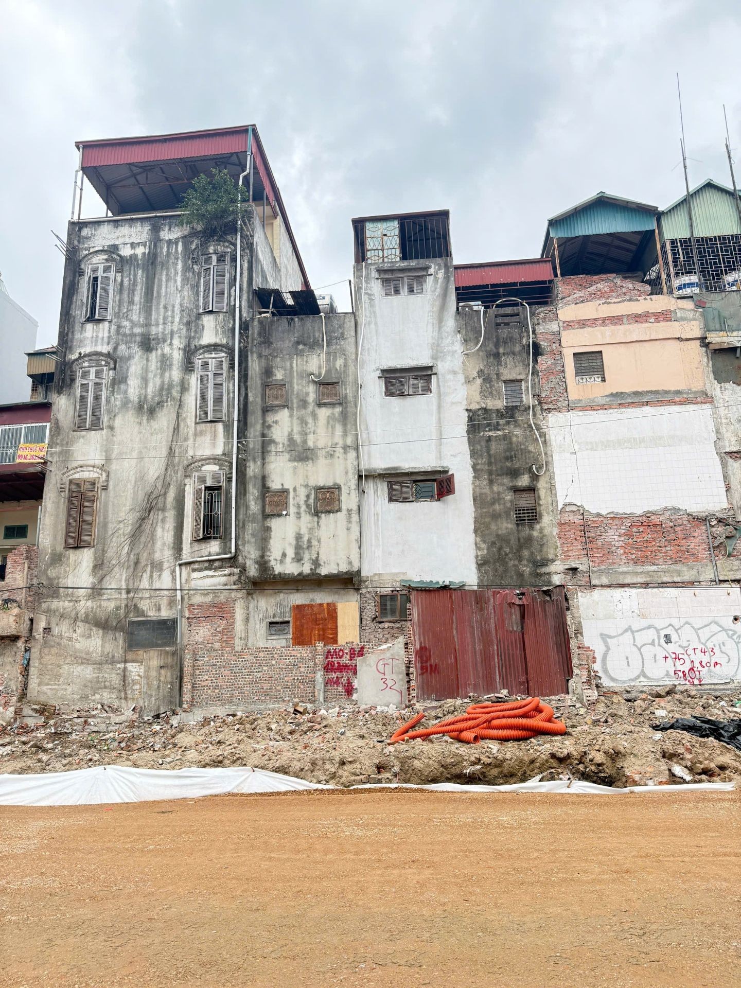 Bán nhà Nguyên Hồng - diện tích 33.4m2 4 tầng - Nhà hai mặt thoáng - giá 26,5 tỷ