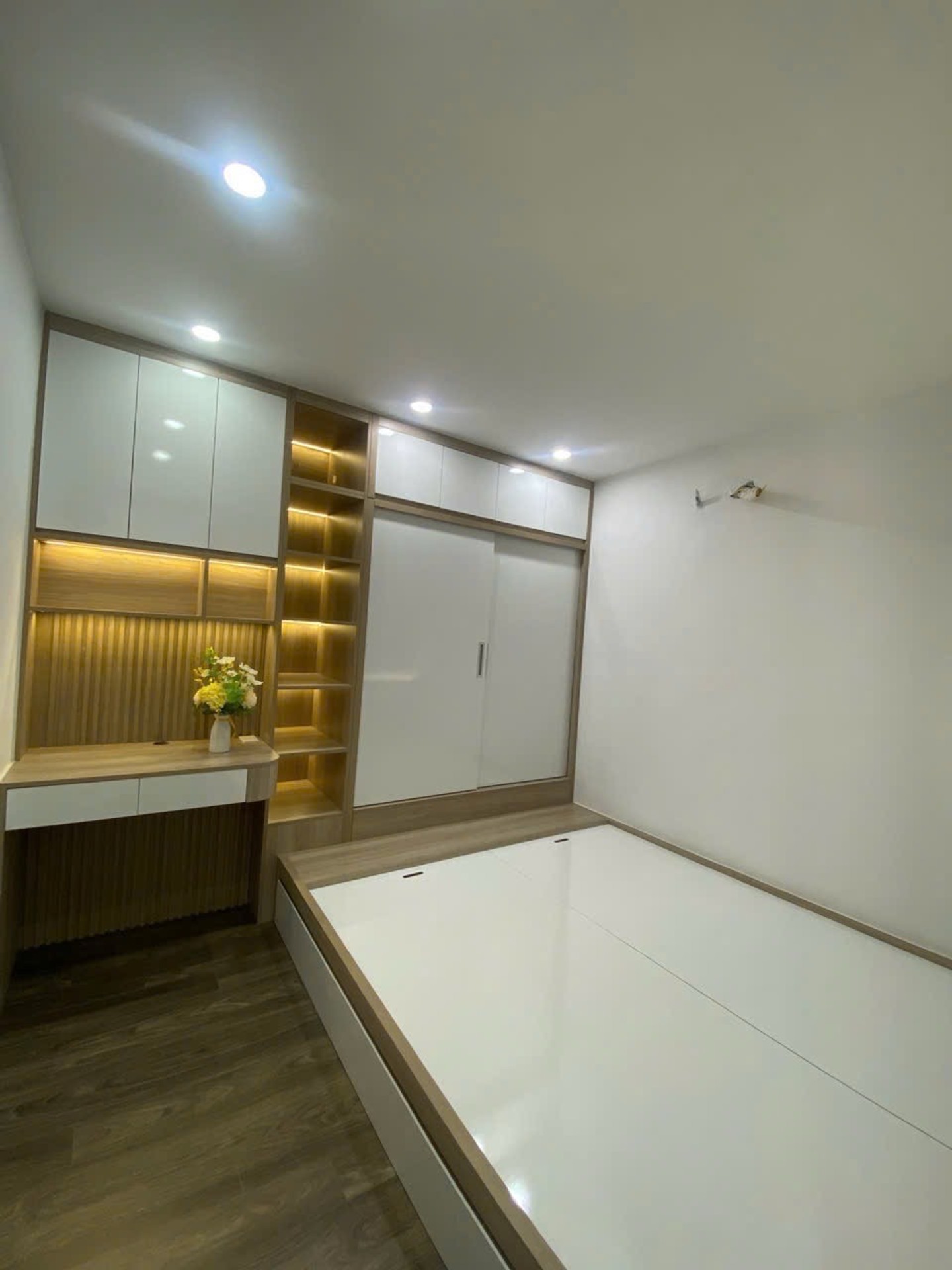 Bán nhà Linh Đường - diện tích 72m2 1 tầng - Ô tô đỗ sảnh - giá 4,2 tỷ