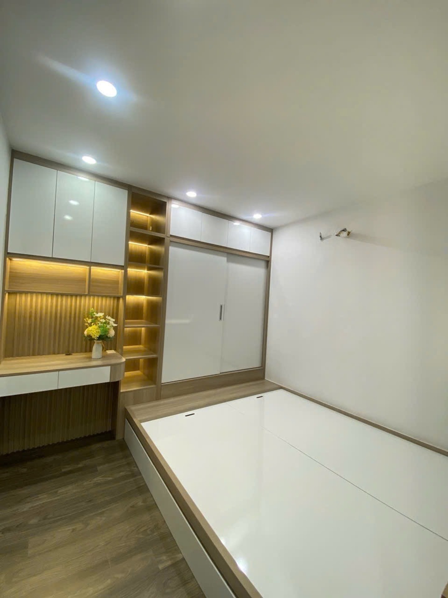 Bán nhà Linh Đường - diện tích 72m2 1 tầng - Ô tô đỗ sảnh - giá 4,2 tỷ