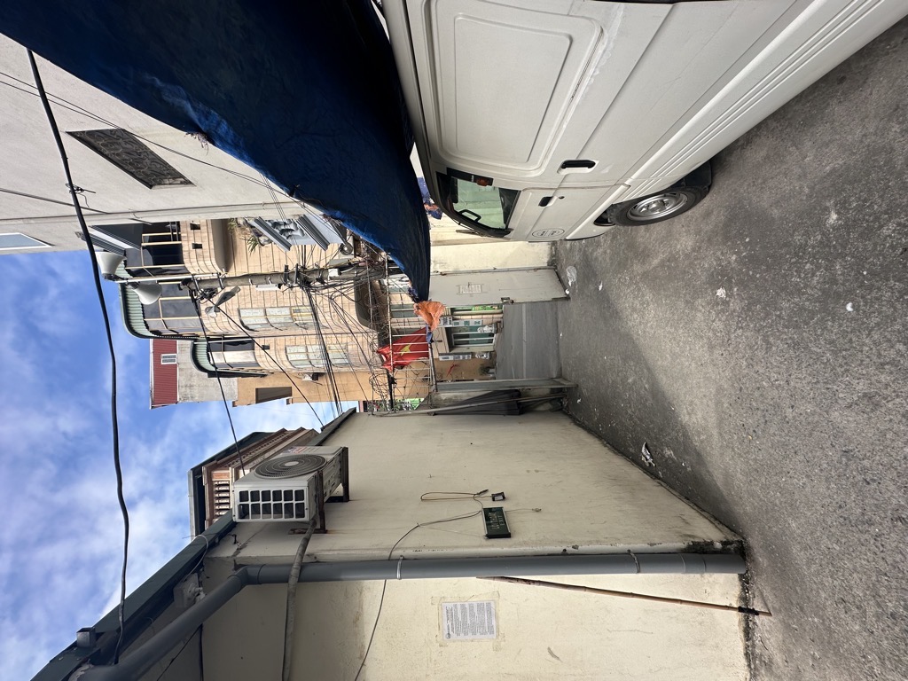 Bán nhà Khương Hạ - diện tích 390m2 1 tầng - Lô góc mặt tiền khủng - giá 83,6 tỷ