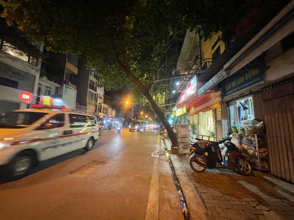 Bán nhà Lê Duẩn - diện tích 205m2 2 tầng - Mặt phố kinh doanh - giá 133 tỷ