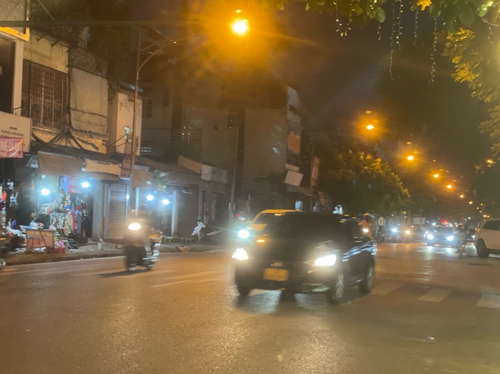 Bán nhà Lê Duẩn - diện tích 205m2 2 tầng - Mặt phố kinh doanh - giá 133 tỷ