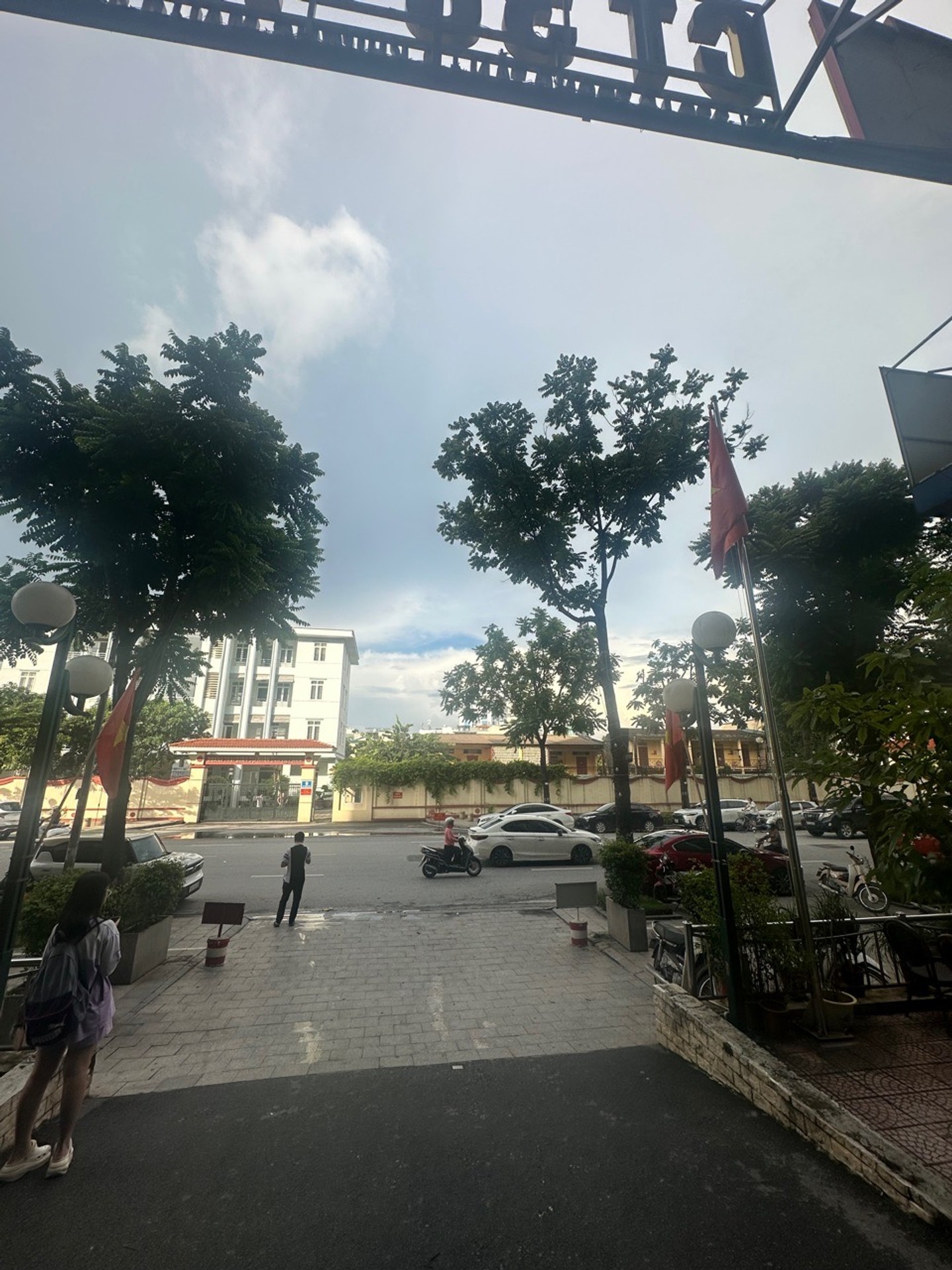 Bán nhà Lê Trọng Tấn - diện tích 155m2 1 tầng - Chung cư cao cấp - giá 9,5 tỷ