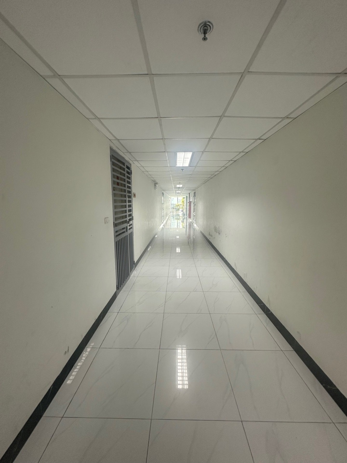 Bán nhà Lê Trọng Tấn - diện tích 155m2 1 tầng - Chung cư cao cấp - giá 9,5 tỷ