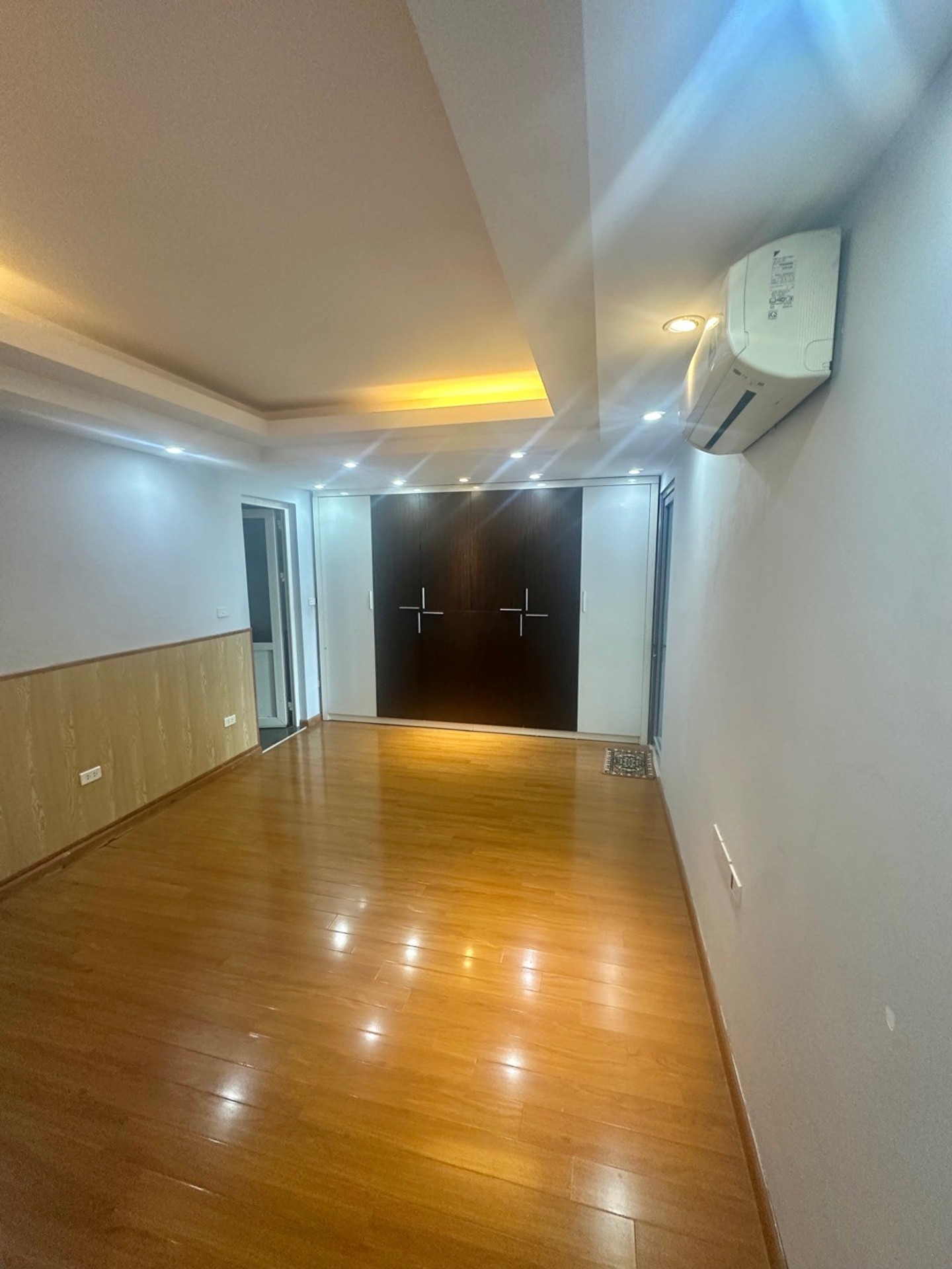 Bán nhà Lê Trọng Tấn - diện tích 155m2 1 tầng - Chung cư cao cấp - giá 9,5 tỷ