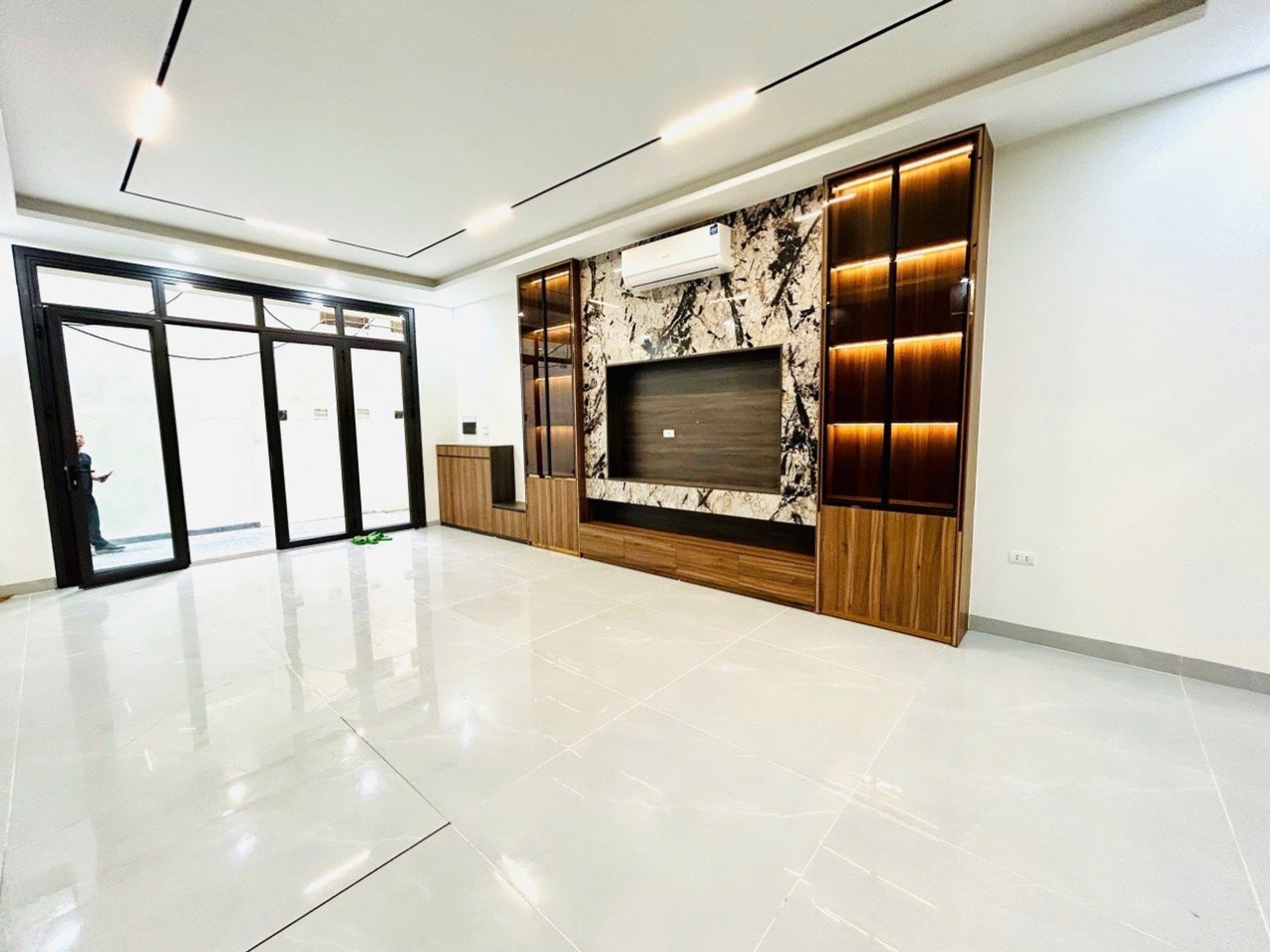 Bán nhà Nguyễn Chính - diện tích 50m2 6 tầng - Thang máy - giá 13,8 tỷ