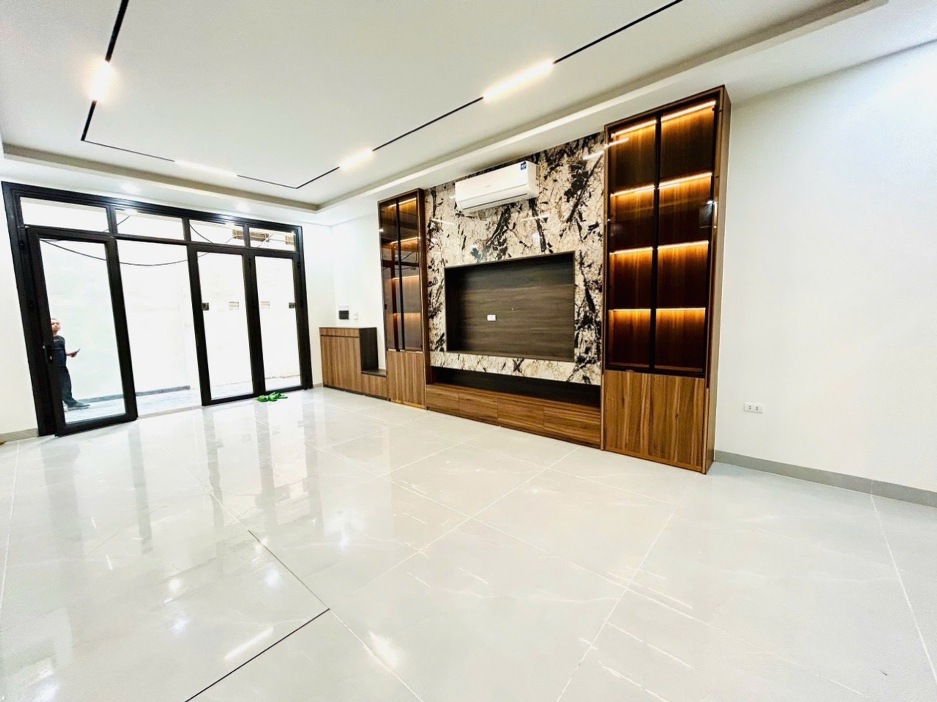 Bán nhà Nguyễn Chính - diện tích 50m2 6 tầng - Thang máy - giá 13,8 tỷ