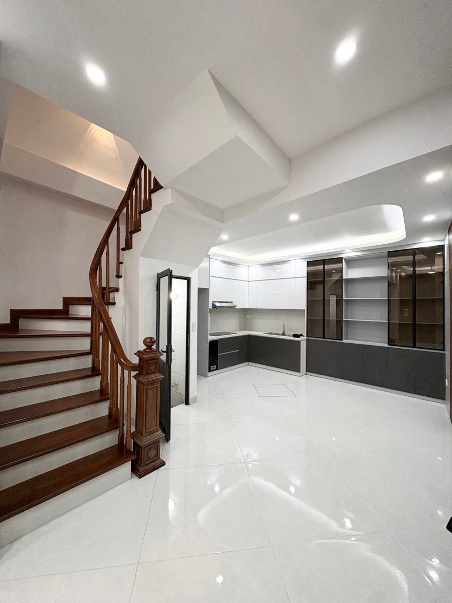 Bán nhà Bằng Liệt - diện tích 55m2 4 tầng - Ô tô tránh - giá 9,2 tỷ
