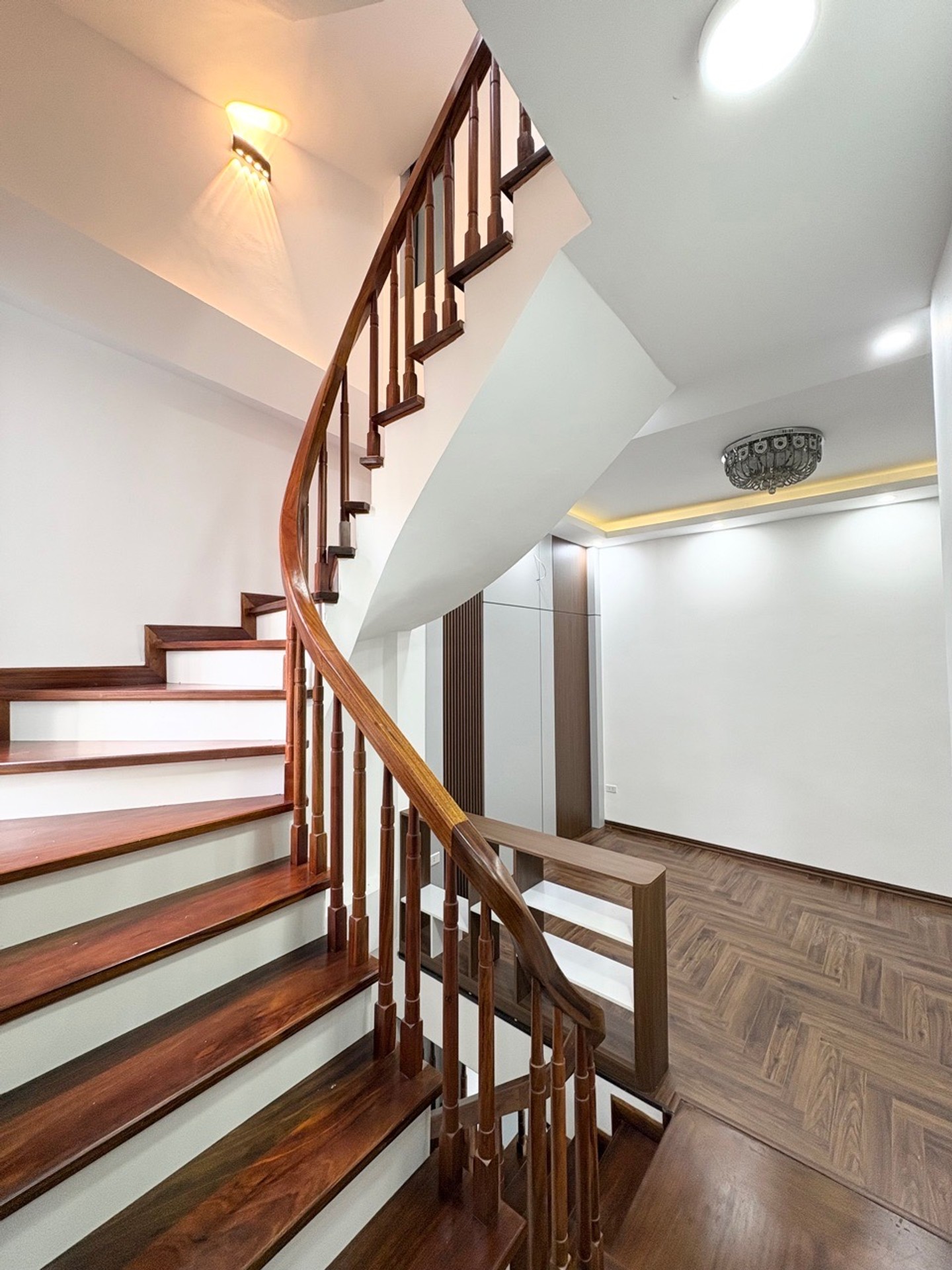 Bán nhà Bằng Liệt - diện tích 55m2 4 tầng - Ô tô tránh - giá 9,2 tỷ