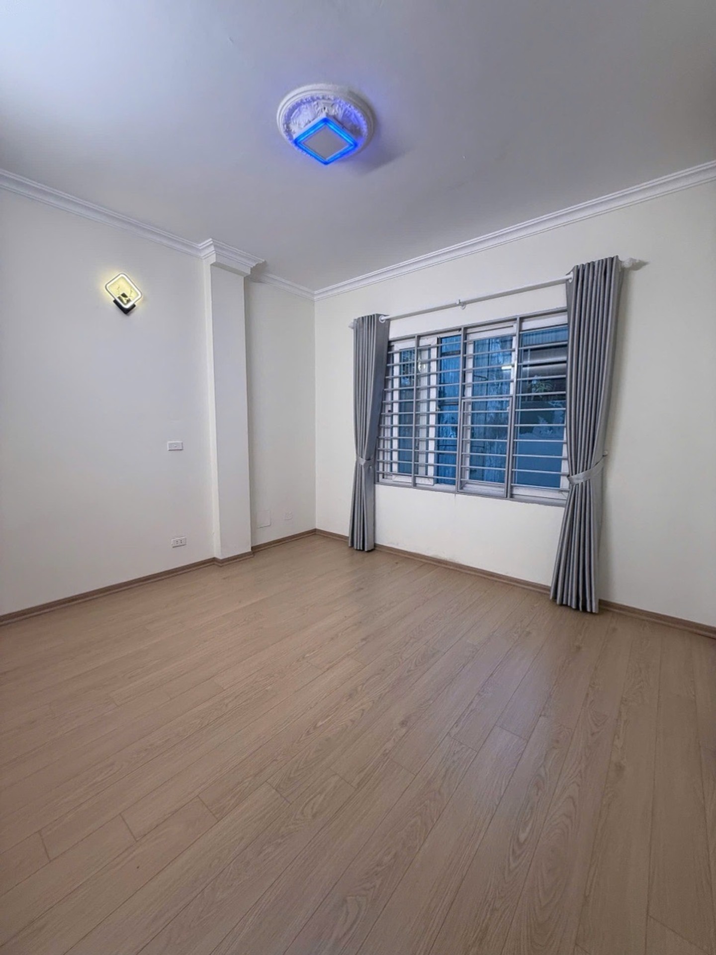 Bán nhà Đặng Xuân Bảng - diện tích 36m2 6 tầng - Ô TÔ CHẠY QUANH NHÀ - giá 14 tỷ