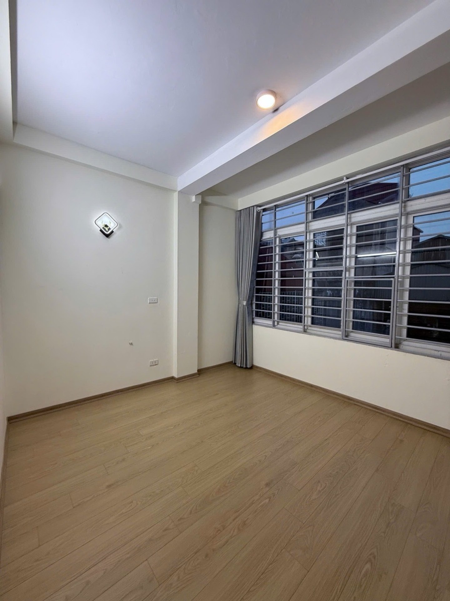 Bán nhà Đặng Xuân Bảng - diện tích 36m2 6 tầng - Ô TÔ CHẠY QUANH NHÀ - giá 14 tỷ