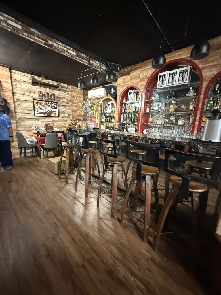 Bán nhà Thái Thịnh - diện tích 164m2 8 tầng - Ô tô tránh - giá 106 tỷ