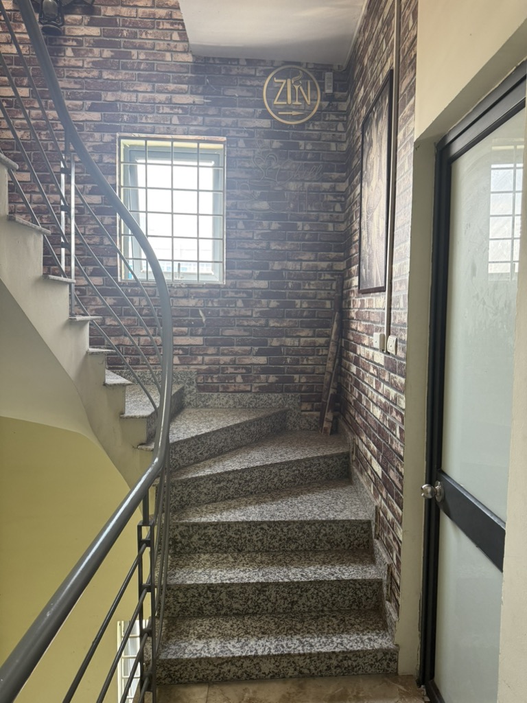 Bán nhà Thái Thịnh - diện tích 164m2 8 tầng - Ô tô tránh - giá 106 tỷ