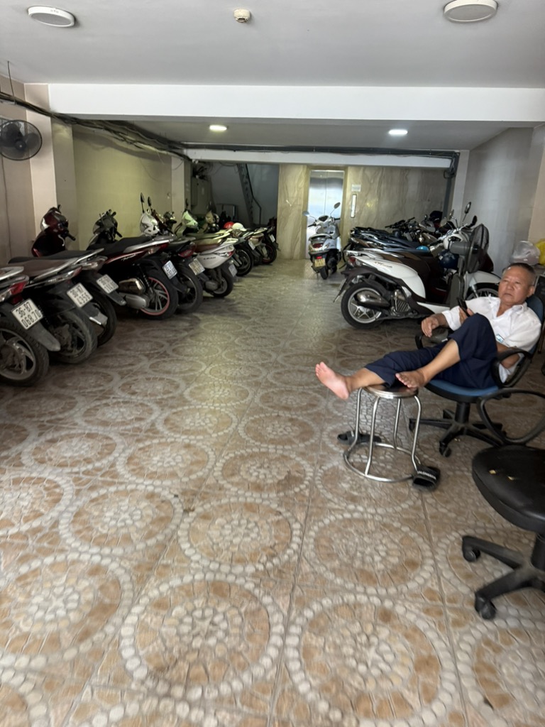 Bán nhà Thái Thịnh - diện tích 164m2 8 tầng - Ô tô tránh - giá 106 tỷ