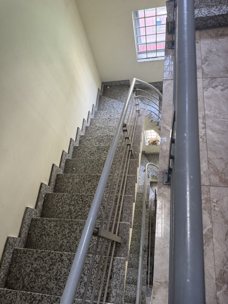 Bán nhà Thái Thịnh - diện tích 164m2 8 tầng - Ô tô tránh - giá 106 tỷ