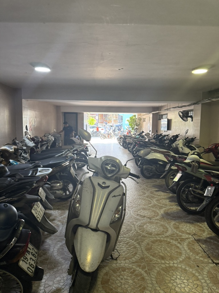 Bán nhà Thái Thịnh - diện tích 164m2 8 tầng - Ô tô tránh - giá 106 tỷ