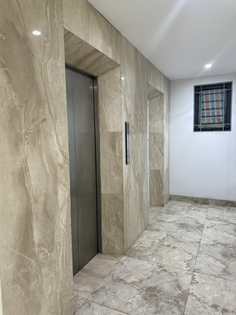 Bán nhà Thái Thịnh - diện tích 164m2 8 tầng - Ô tô tránh - giá 106 tỷ