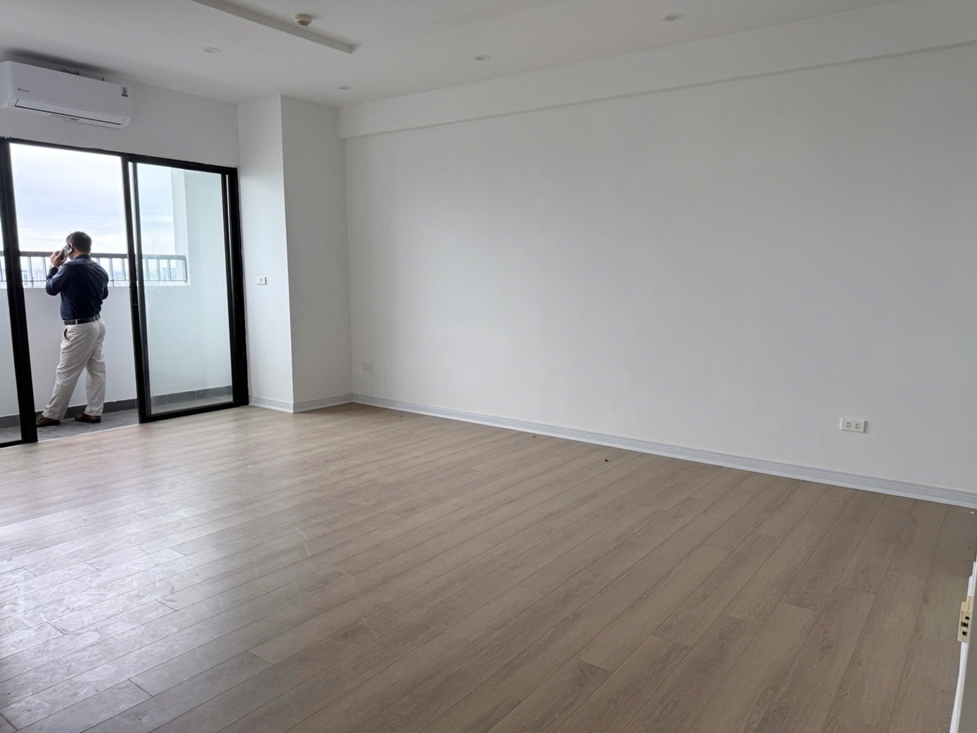Bán nhà Nghiêm Xuân Yêm - diện tích 97m2 31 tầng - Căn góc 3 thoáng - giá 8 tỷ
